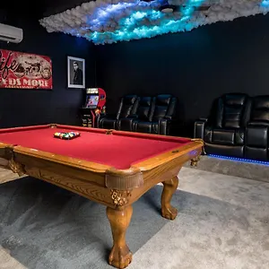 Holiday home 8 Bedroom Estate Near World, Davenport
