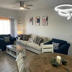 Holiday home Cozy Stylish Townhome, Davenport